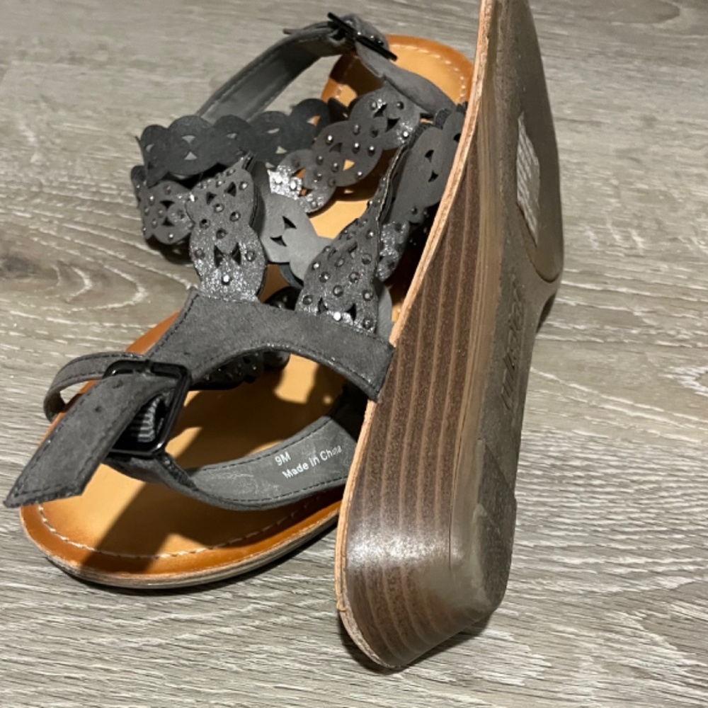 Toe ring Sandals - Picture 3 of 3
